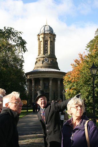 walking tour of saltaire for tourist groups